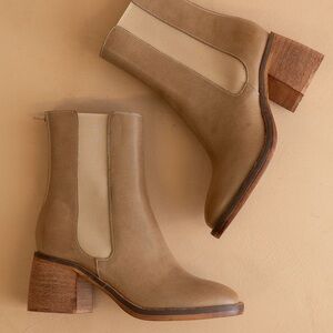 Elegant Tan Ankle Oasis Society California Boots👢